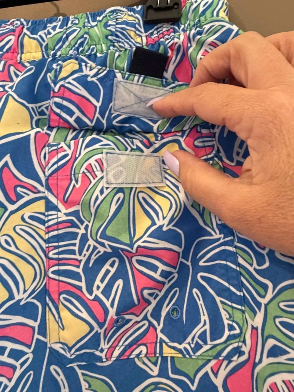 Vineyard Vines Chappy Colorful Tropical Leaves Swim Trunks, Lined, Size XS